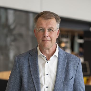 Dr Bas Buchner