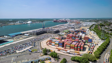 Why shipping containers wash up on our coasts_NL.jpg
