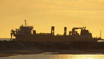 Vessel blackout leads to Singapore’s worst oil spill in a decade_NL.jpg